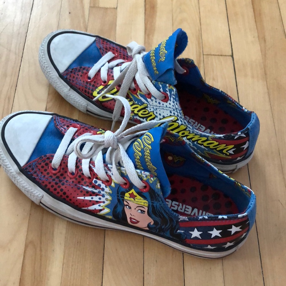 RARE Wonder Woman Converse
